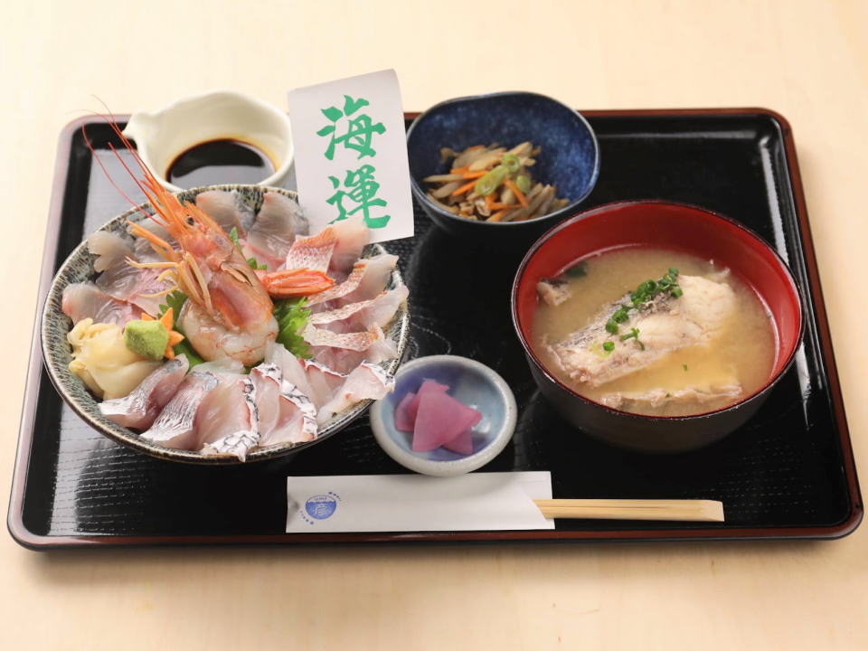海鮮 海彦 – 店主自ら釣った新鮮な海の幸を堪能！